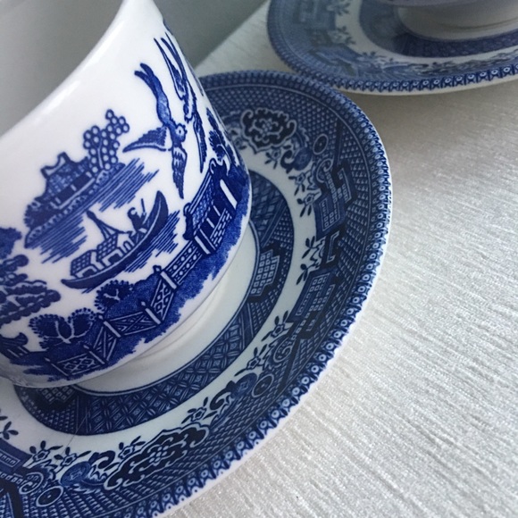 CHURCHILL ENGLAND set of (2) two blue willow cups and saucer. - Picture 2 of 5